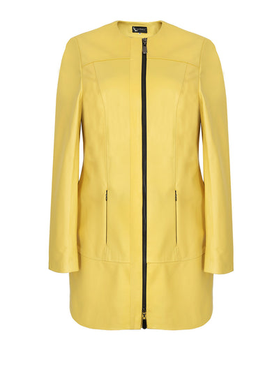 Żółty płaszcz skórzany damski marki LA FENICE (przód) - z asymetrycznym zapięciem.